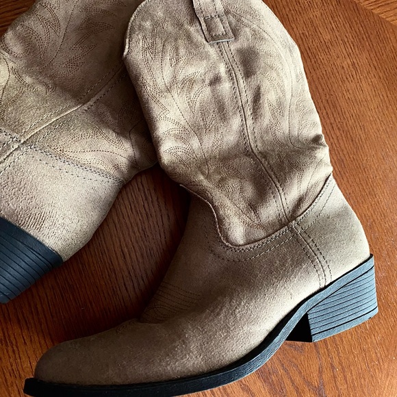 Rampage tan cowboy Boots - Picture 11 of 11